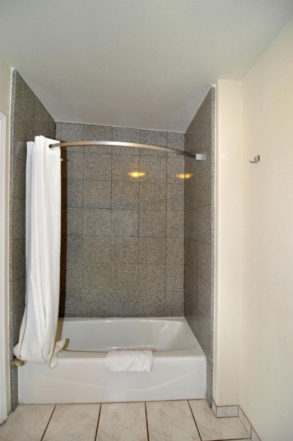 Super 8 by Wyndham Monterey image 30