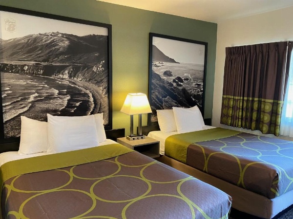 Super 8 by Wyndham Monterey image 6